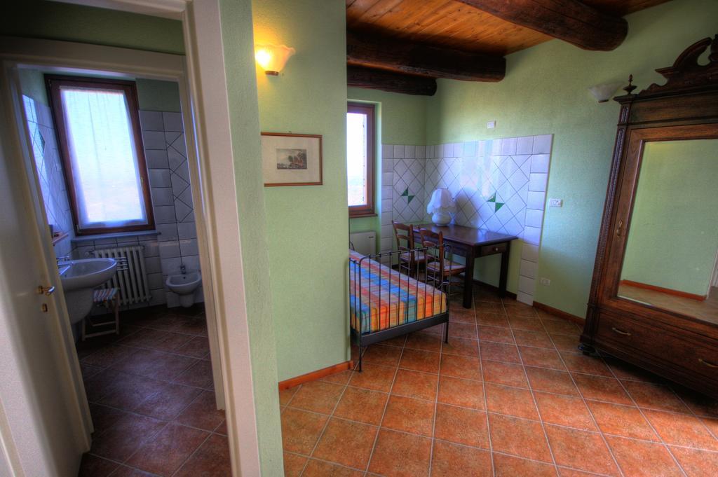 Azienda Agrituristica Alcastle Montabone Екстериор снимка